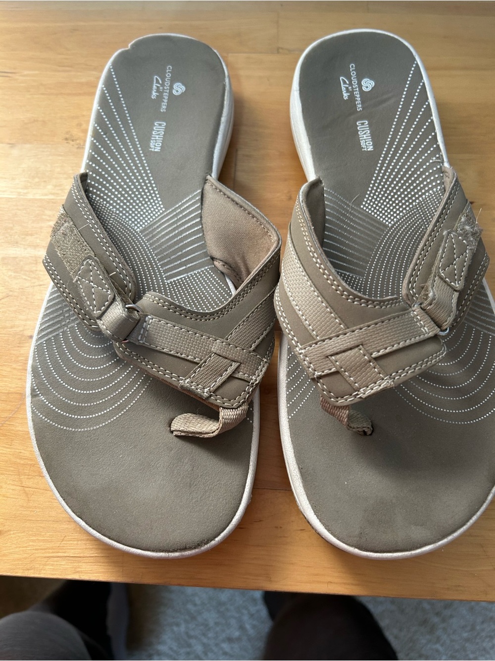 Clarks Women’s Casual Tan Slide Sandals size 9
